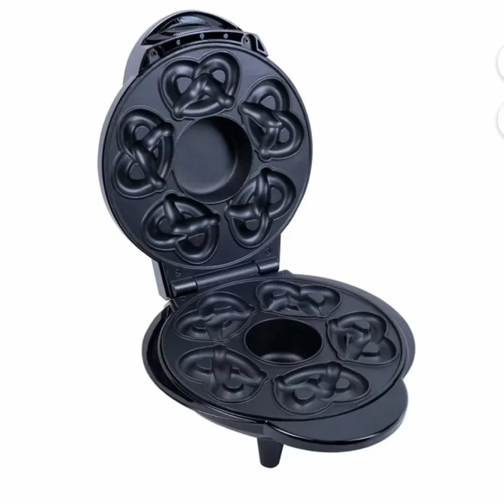 SuperPretzel Soft Pretzels Maker - Black